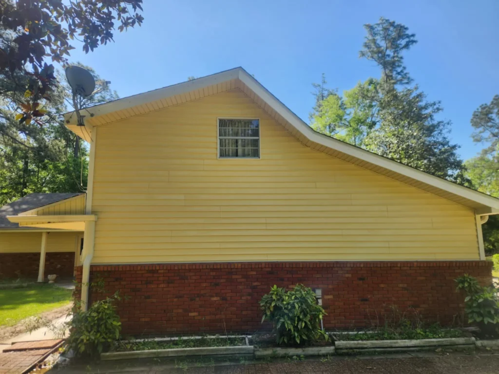 House-washing-after-Riverfront-Window-Cleaning-in-Covington