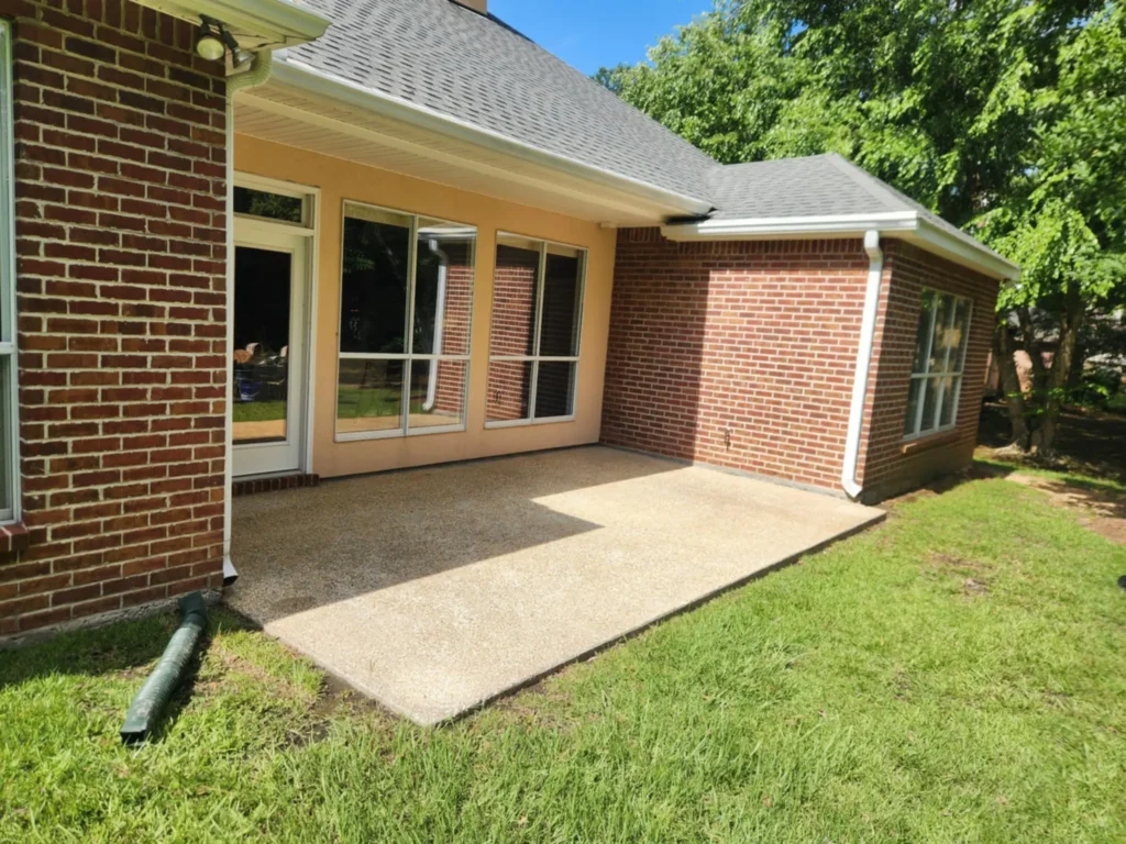 pressure-washing-in-covington-after-Riverfront-Window-Cleaning-in-Covington