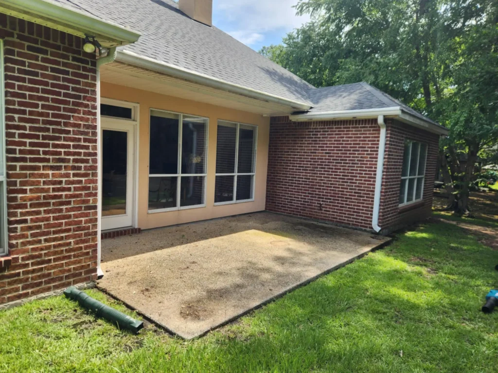 pressure-washing-in-covington-before-Riverfront-Window-Cleaning-in-Covington